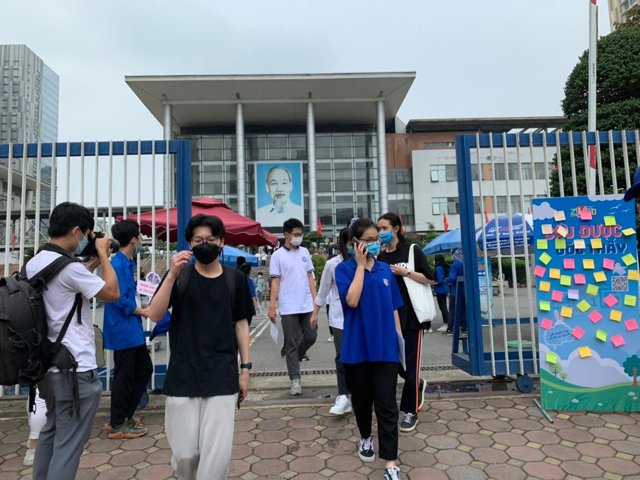 CẬP NHẬT: Hơn 1 triệu thí sinh háo hức làm thủ tục thi tốt nghiệp THPT 2022 ảnh 62 CẬP NHẬT: Hơn 1 triệu thí sinh háo hức làm thủ tục thi tốt nghiệp THPT 2022 ảnh 62