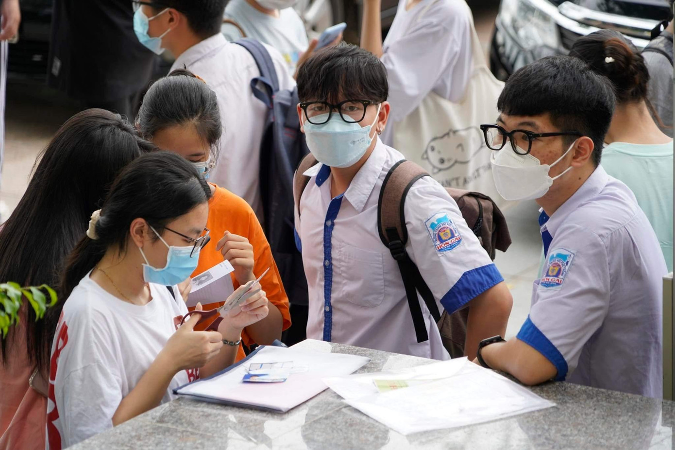 Thí sinh tự tin thi xong Ngữ Văn, cập nhật giải đề ảnh 80