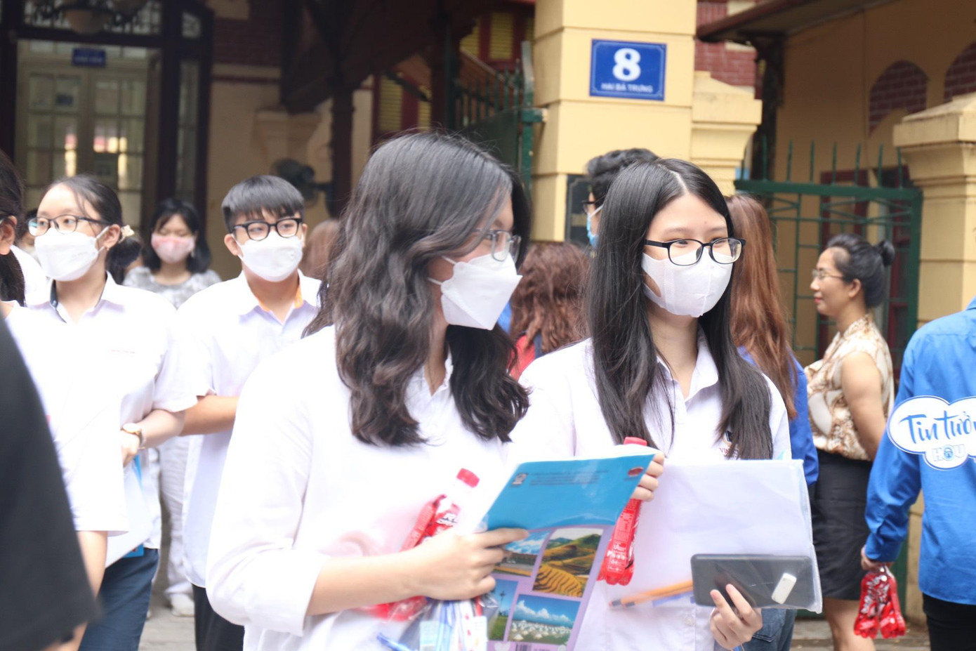 Thí sinh tại điểm thi THPT Hoàn Kiếm. Ảnh Trọng Tài