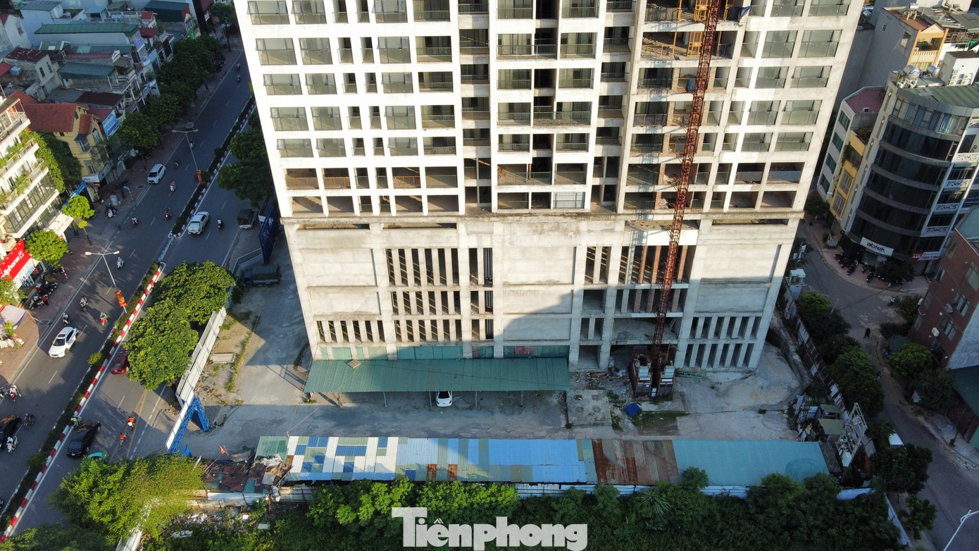 Phương án tiếp theo, nhà đầu tư có thể đầu tư với số tiền từ 10 triệu đồng đến 25 tỷ đồng và nhận "phân chia lợi nhuận" hàng ngày trong 24 tháng. Cụ thể, theo công ty này, nhà đầu tư sẽ được phân chia lợi nhuận gồm cả tiền gốc và tiền lãi được trả từ thứ 2 đến thứ 6, mỗi tháng 20 lệnh trả tiền vào thẻ ATM của nhà đầu tư. Tuy nhiên, sau một thời gian, Công ty BĐS Nhật Nam ngưng phân chia lợi nhuận, ra thông báo hứa trả tiền rồi thất hứa khiến nhà đầu tư điêu đứng.