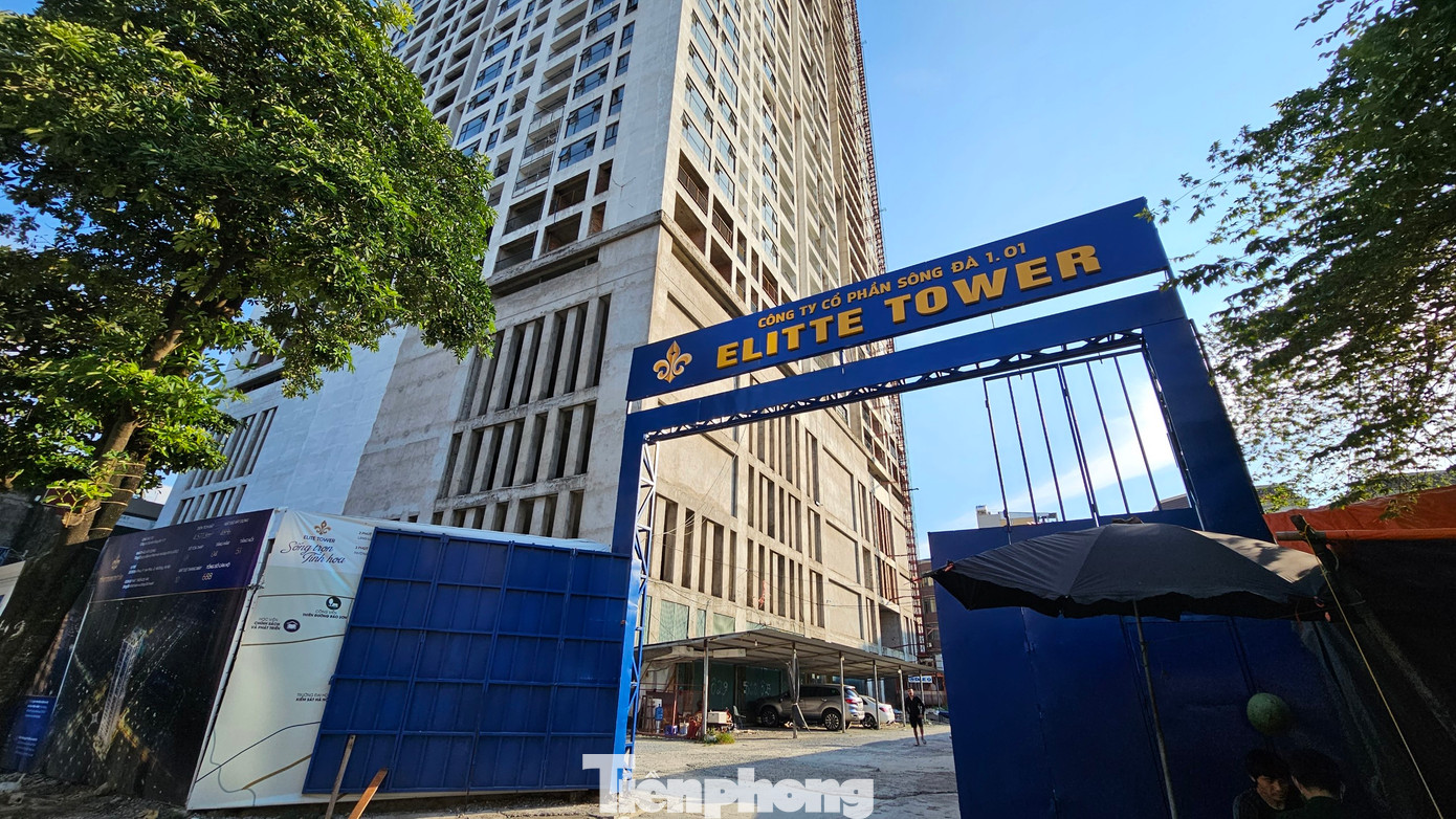 Hay dự án tòa tháp Elite Tower có vị trí đắc địa tại 55 Vạn Phúc (quận Hà Đông, Hà Nội) do liên danh Tổng công ty lâm nghiệp Việt Nam (Vinafor) và Công ty Cổ phần Sông Đà 1.01 làm chủ đầu tư được xây trên diện tích đất hơn 4.557 m2, gồm 688 căn hộ với vốn đầu tư khoảng 1.000 tỷ đồng.