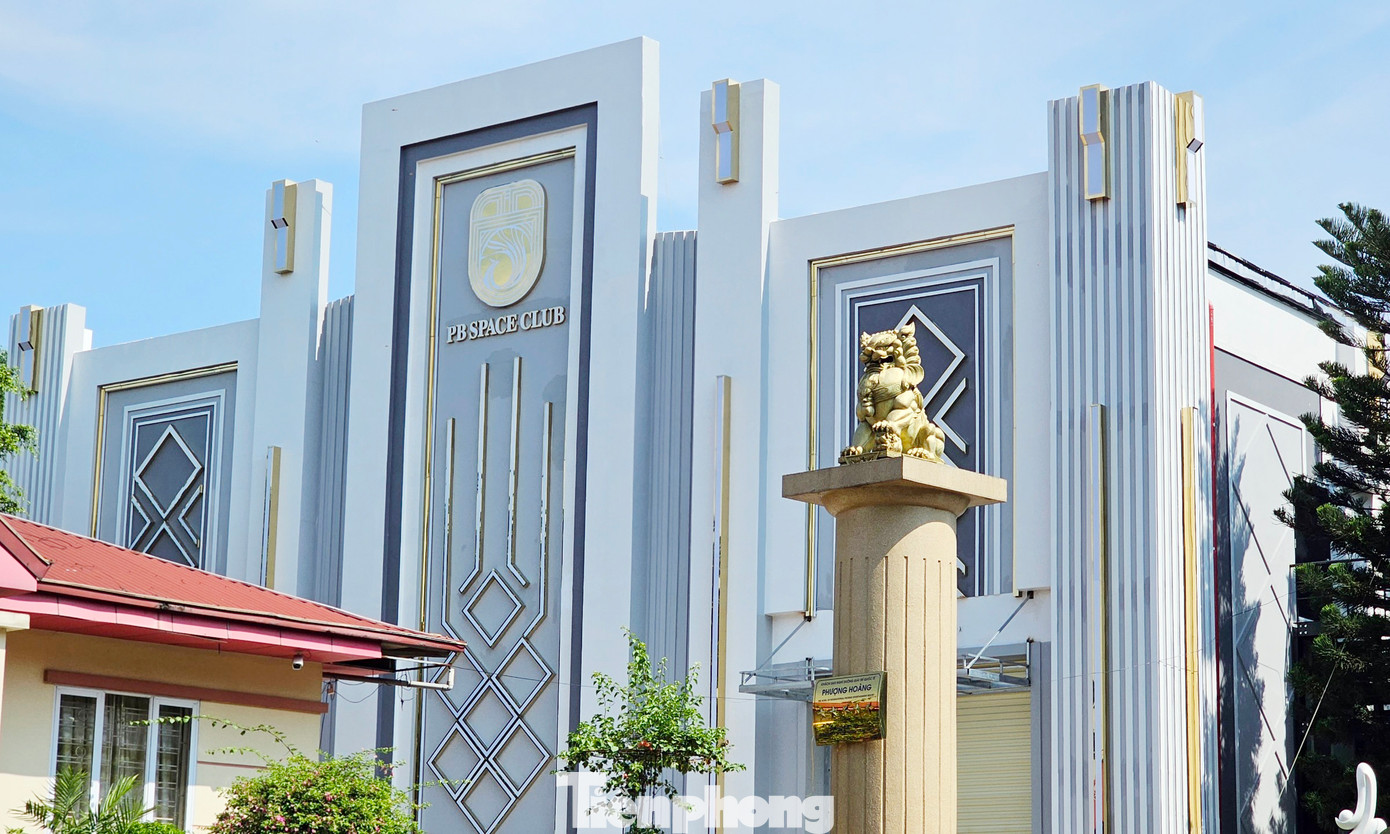 Công trình quán bar không phép trong khuôn viên dự án Khu nghỉ dưỡng và giải trí quốc tế Phượng Hoàng trên đồi Pháo Thủ có tên là PB Space Club có diện tích lên tới hơn 1.000m2.