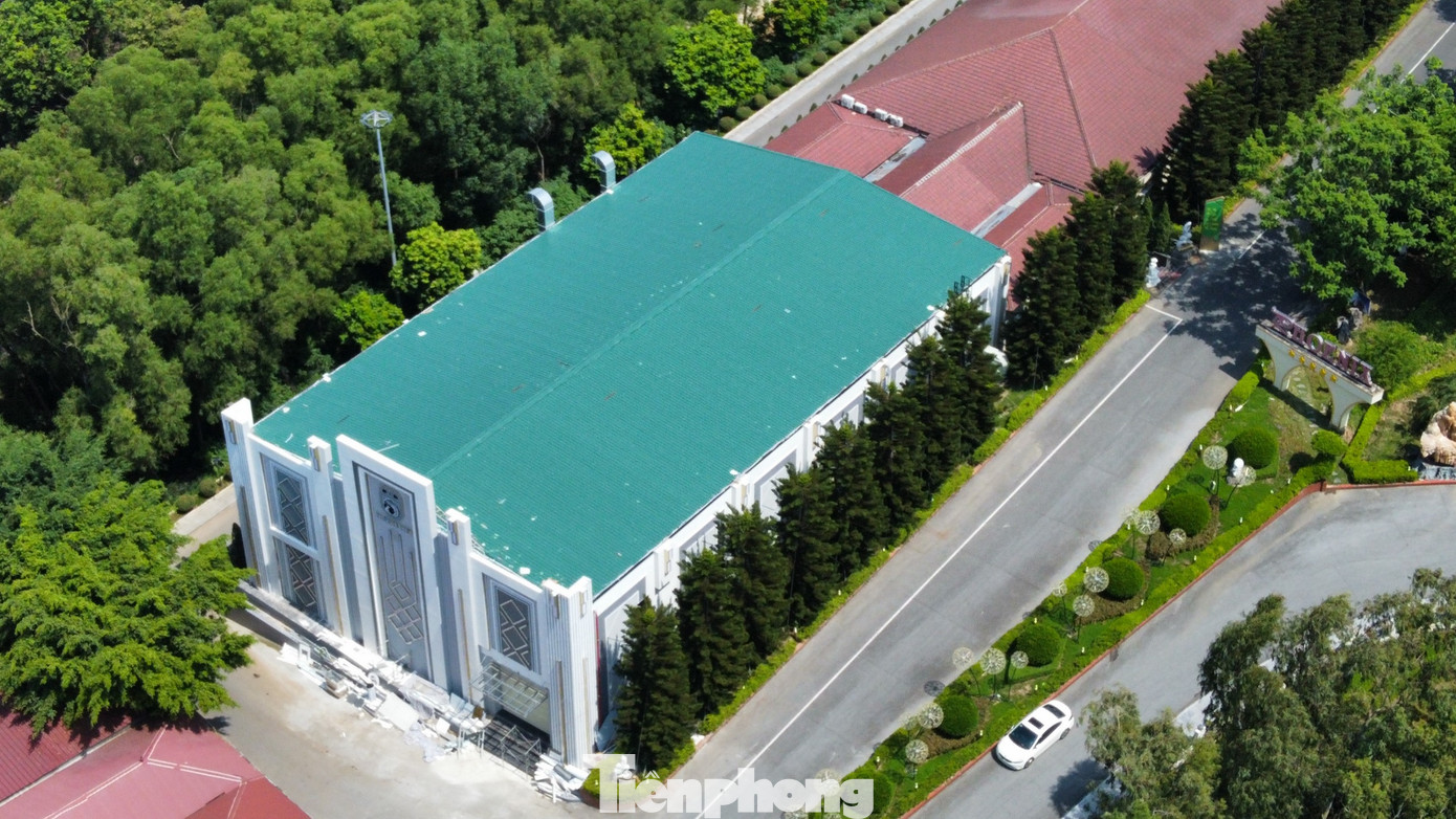 Vị trí công trình quán bar không phép, sai quy hoạch này chỉ cách UBND phường Đáp Cầu khoảng hơn 500m. Ảnh: Lâm Vỹ. Vị trí công trình quán bar không phép, sai quy hoạch này chỉ cách UBND phường Đáp Cầu khoảng hơn 500m. Ảnh: Lâm Vỹ.