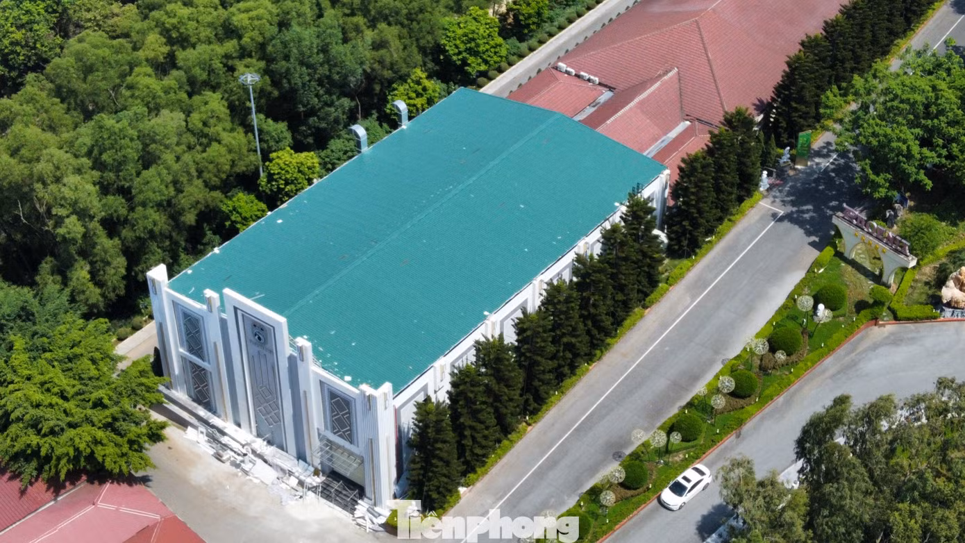 Vị trí công trình quán bar không phép, sai quy hoạch này chỉ cách UBND phường Đáp Cầu khoảng hơn 500m. Ảnh: Lâm Vỹ.