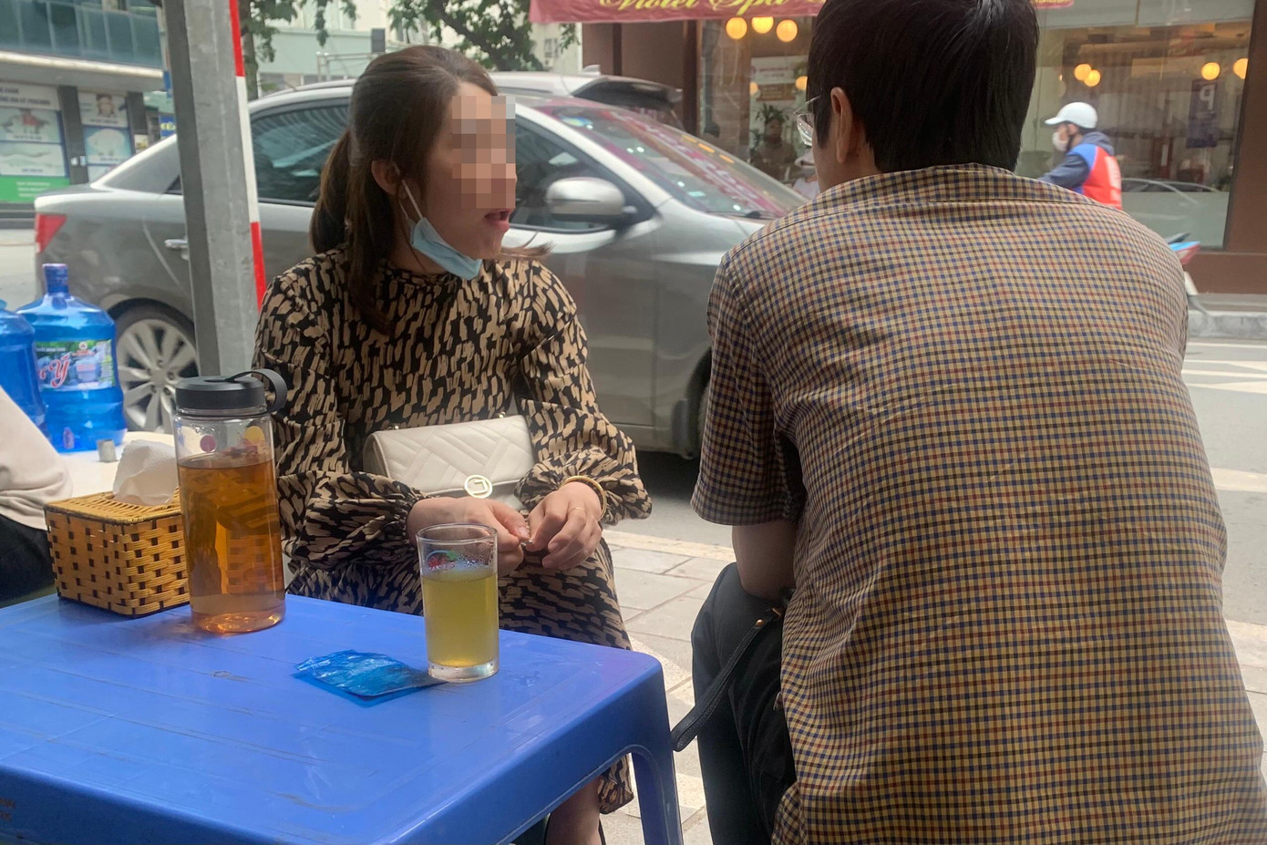 Quán trà đá trên đường Nguyễn Tuân. Ảnh: Duy Phạm