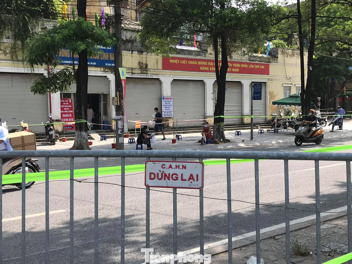 Theo lãnh đạo phường Hoàng Văn Thụ, việc truy vết các trường hợp liên quan đang được tiếp tục thực hiện. Theo lãnh đạo phường Hoàng Văn Thụ, việc truy vết các trường hợp liên quan đang được tiếp tục thực hiện.