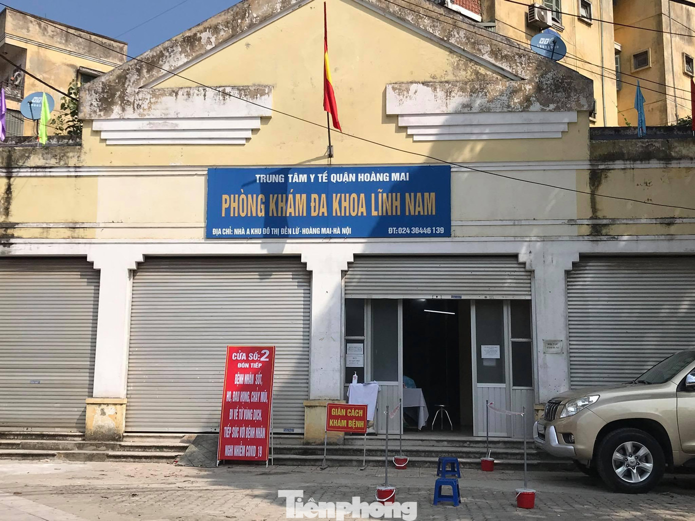 Phòng khám đa khoa Lĩnh Nam (Trung tâm Y tế quận Hoàng Mai) nằm ngay cạnh chợ đầu mối phía Nam, sẵn sàng xét nghiệm, rà soát các trường hợp ho, sốt có liên quan đến chợ đầu mối. Phòng khám đa khoa Lĩnh Nam (Trung tâm Y tế quận Hoàng Mai) nằm ngay cạnh chợ đầu mối phía Nam, sẵn sàng xét nghiệm, rà soát các trường hợp ho, sốt có liên quan đến chợ đầu mối.