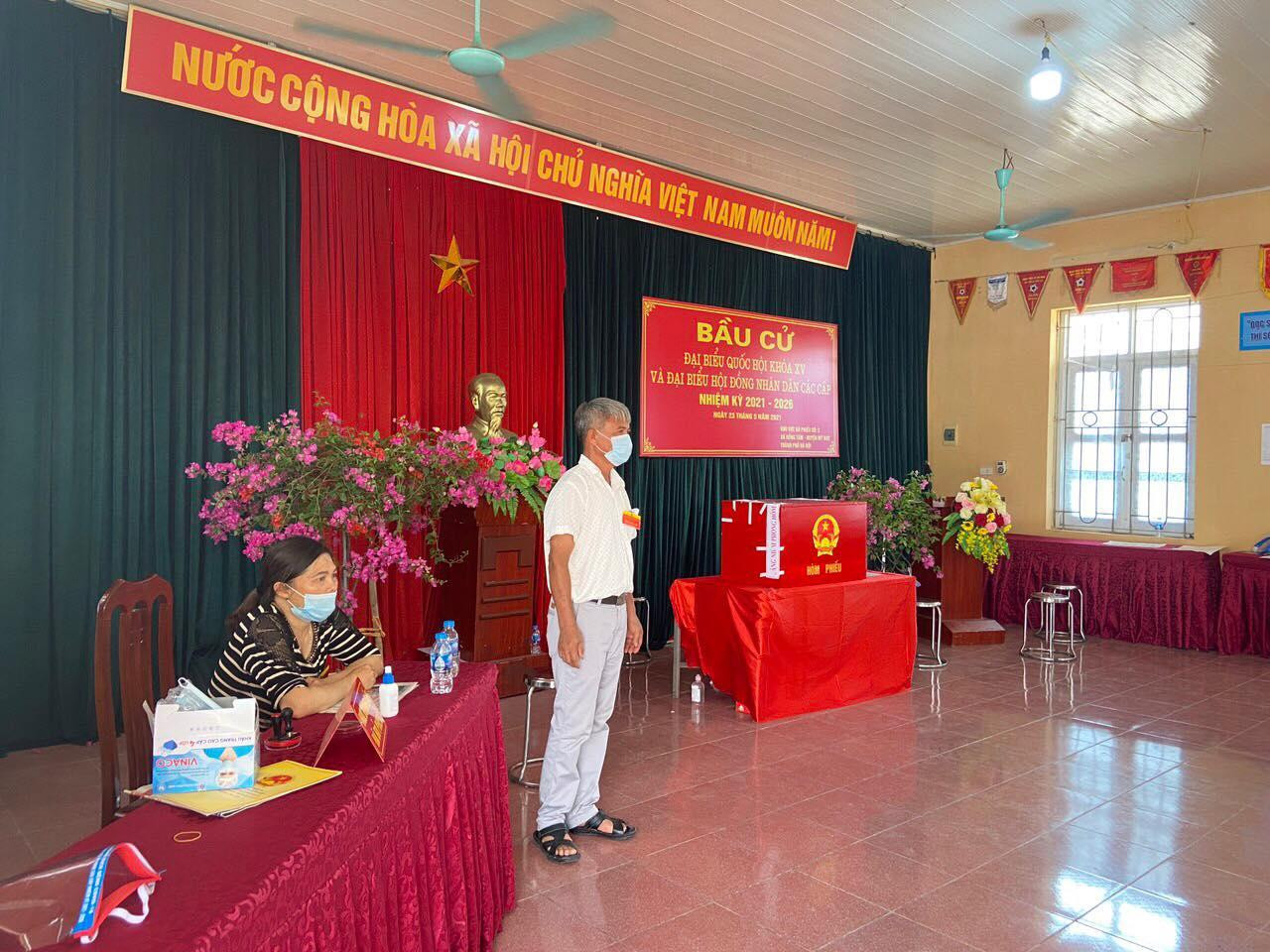 Bên trong khu vực bầu cử tại xã Đồng Tâm. Ảnh:N.T