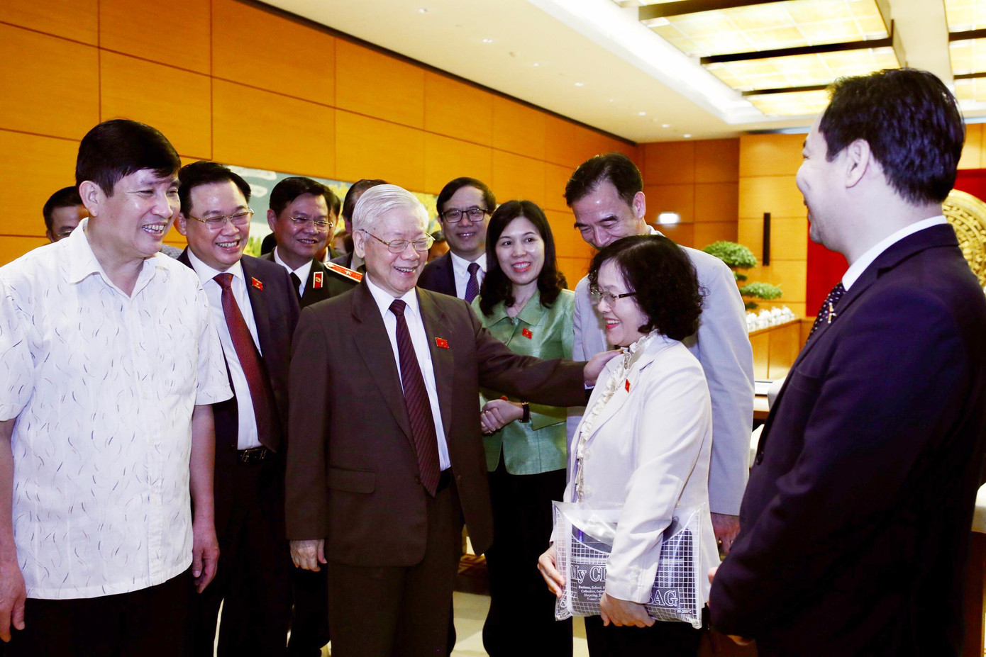 Tổng Bí thư Nguyễn Phú Trọng với các ĐBQH thành phố Hà Nội. Ảnh: Như Ý