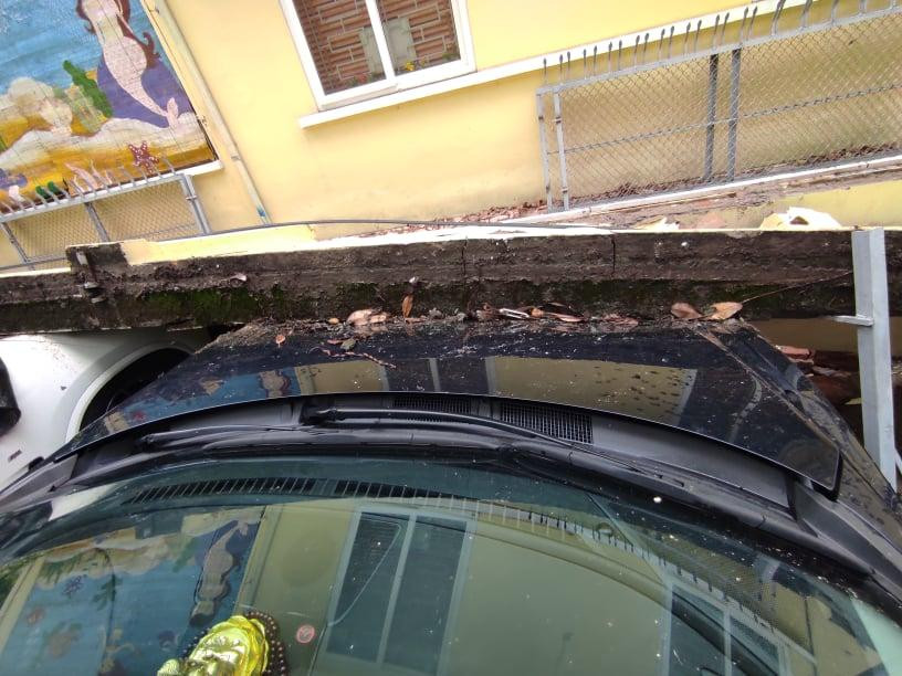 Nguyên nhân được cho là do mưa lớn nhiều ngày qua khiến bức tường bị đổ sập