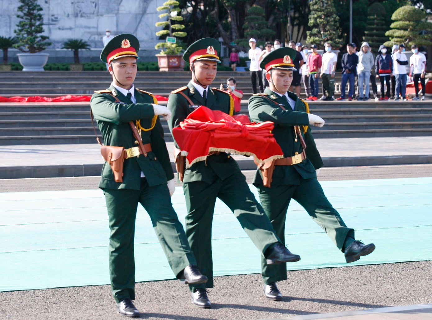 Đội Quốc kỳ làm nhiệm vụ tại lễ Thượng cờ