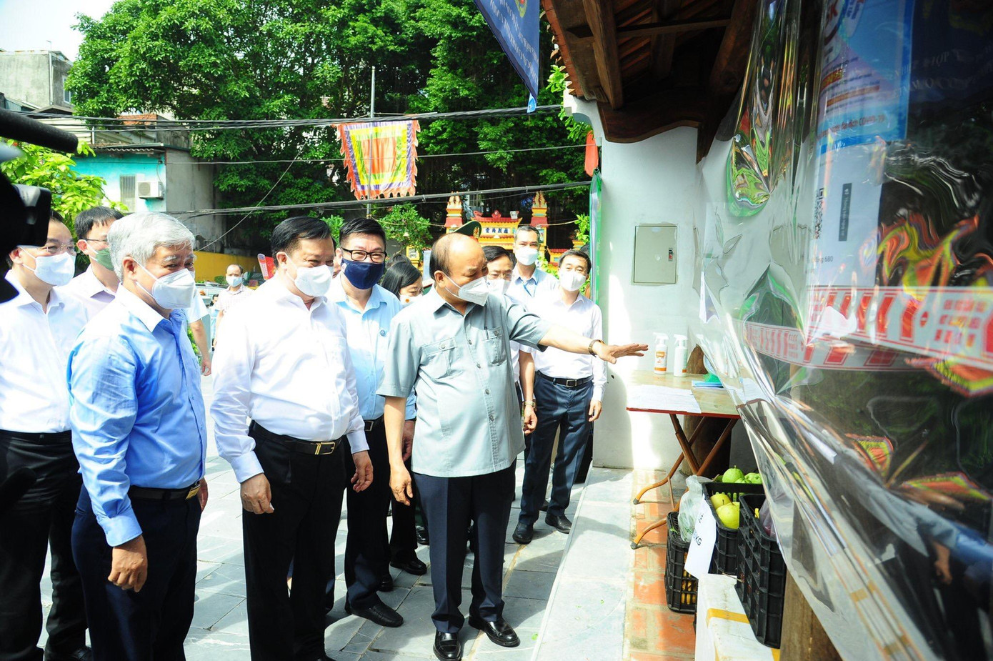 Tham gia đoàn có Bí thư Thành ủy Hà Nội Đinh Tiến Dũng, Chủ tịch Ủy ban Trung ương Mặt trận Tổ quốc Việt Nam Đỗ Văn Chiến; Trưởng ban Dân vận Trung ương Bùi Thị Minh Hoài; Chủ tịch UBND thành phố Hà Nội Chu Ngọc Anh...Ảnh: Nguyễn Thành