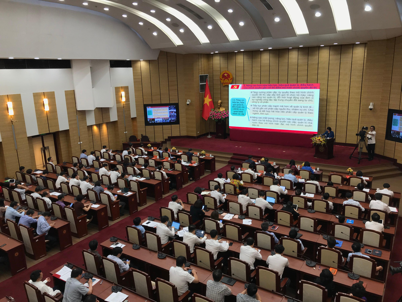 Toàn cảnh hội nghị tại điểm cầu UBND thành phố Hà Nội sáng 22/4 Toàn cảnh hội nghị tại điểm cầu UBND thành phố Hà Nội sáng 22/4