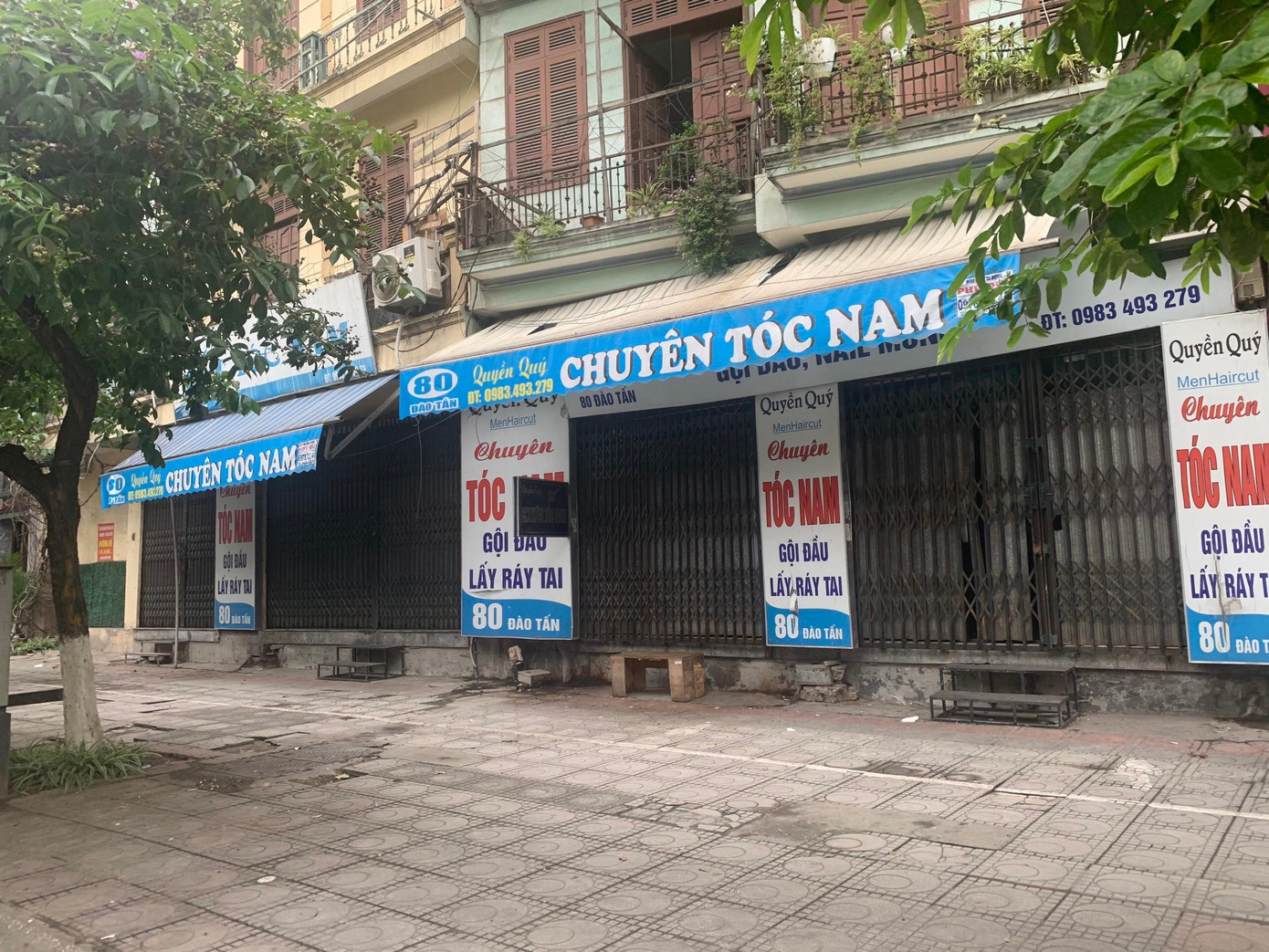 Các phường trên địa bàn quận Ba Đình ra quân yêu cầu các cửa hàng thực hiện nghiêm theo chỉ đạo của thành phố để phòng chống dịch COVID-19