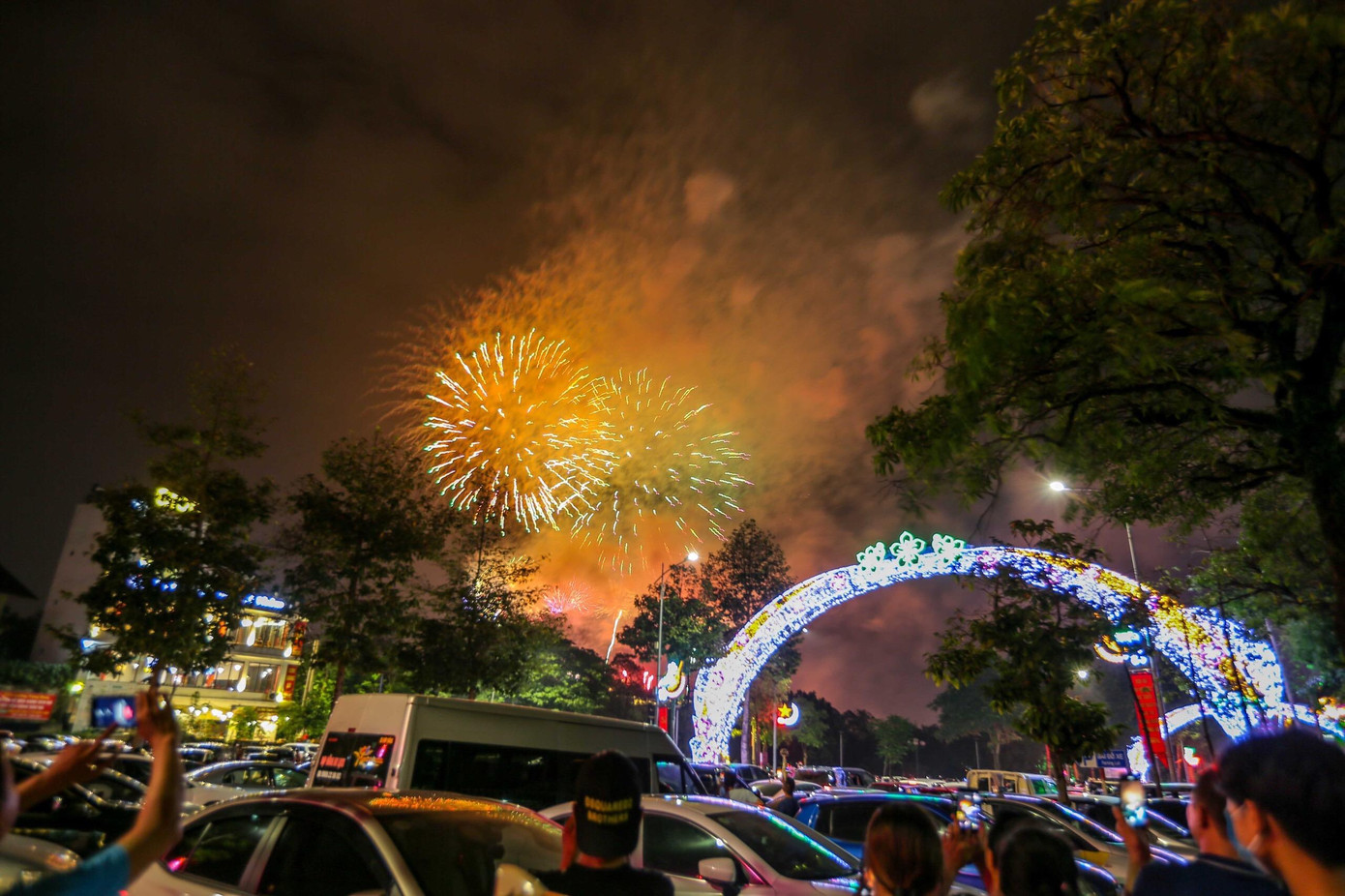 Sau chương trình nghệ thuật là chương trình bắn pháo hoa 15 phút phục vụ nhân dân và du khách về với Phú Thọ dịp Giỗ Tổ Hùng Vương và Lễ hội Đền Hùng 2021