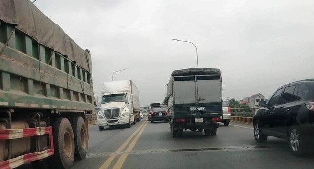 Cầu Như Nguyệt hiện nay thường xuyên ùn tắc