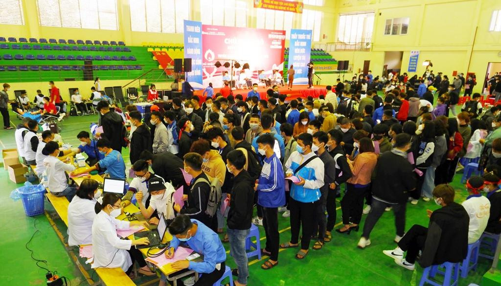 Chủ nhật Đỏ tỉnh Bắc Ninh diễn ra tại Trường Cao đẳng Cơ điện và xây dựng Bắc Ninh cả ngày 24/3/2022. Cao đẳng Cơ điện và xây dựng Bắc Ninh là đơn vị đăng cai truyền thống ngày hội Chủ nhật Đỏ tại Bắc Ninh. Tỉnh nguyện viên hiến máu là sinh viên nhà trường và các cơ sở giáo dục, cơ quan, đơn vị, doanh nghiệp và các cá nhân trên địa bàn Bắc Ninh.