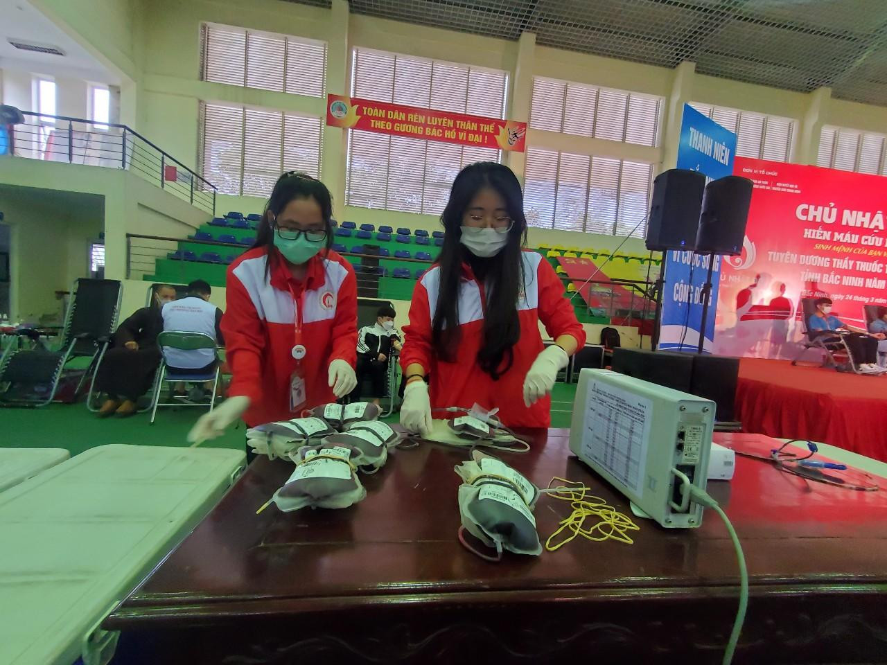 Đến trưa 24/3, tổng số tình nguyện viên tham gia chương trình đạt 700 người, lượng máu thu được hơn 300 đơn vị. Chương trình đang tiếp tục diễn ra đến hết buổi chiều.