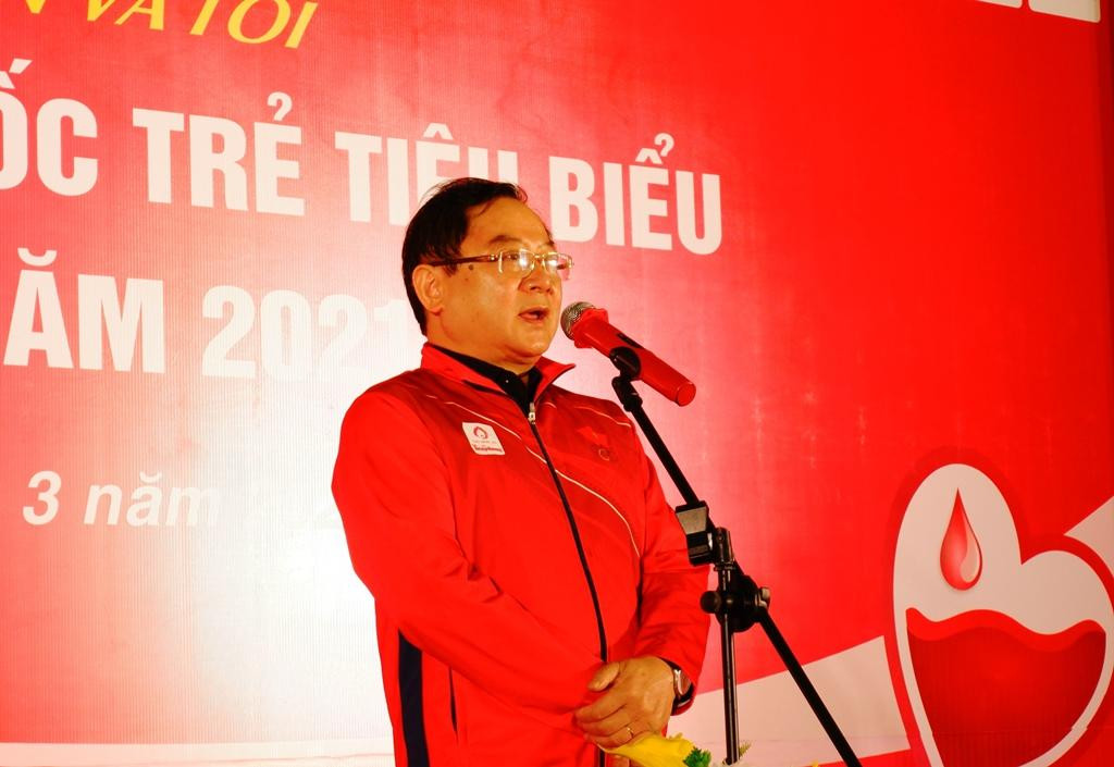 Tại chương trình, Tổng Biên tập báo Tiền Phong, nhà báo Lê Xuân Sơn đã thông báo về ý nghĩa và hiệu quả của Chủ nhật Đỏ. Nhà báo Lê Xuân Sơn cho hay, hai năm qua, từ khi dịch COVID-19 diễn ra, phong trào hiến máu gặp nhiều khó khăn, máu rất khan hiếm. Vì vậy, những chương trình hiến máu như Chủ nhật Đỏ rất cần tiếp tục được đẩy mạnh.