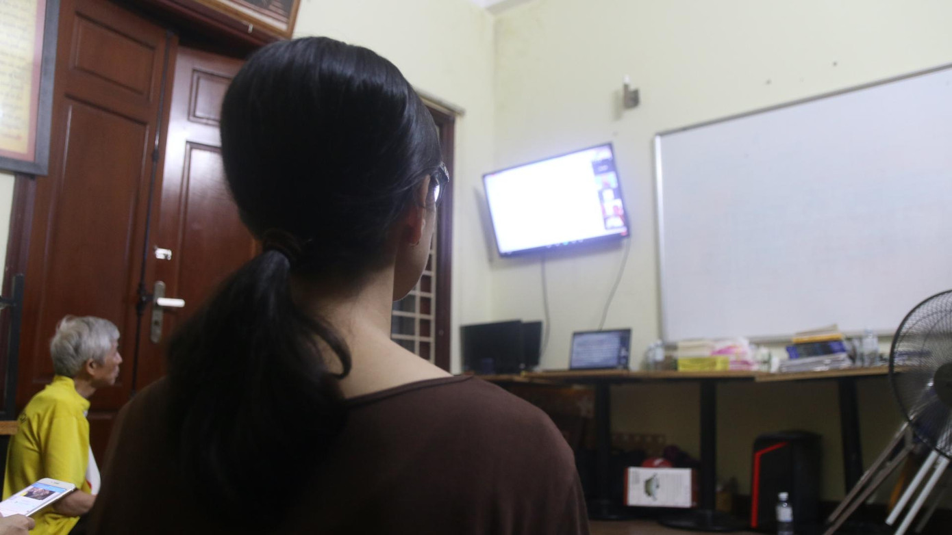 Mọi người tham gia một buổi giảng đạo online thông qua phần mềm zoom Mọi người tham gia một buổi giảng đạo online thông qua phần mềm zoom