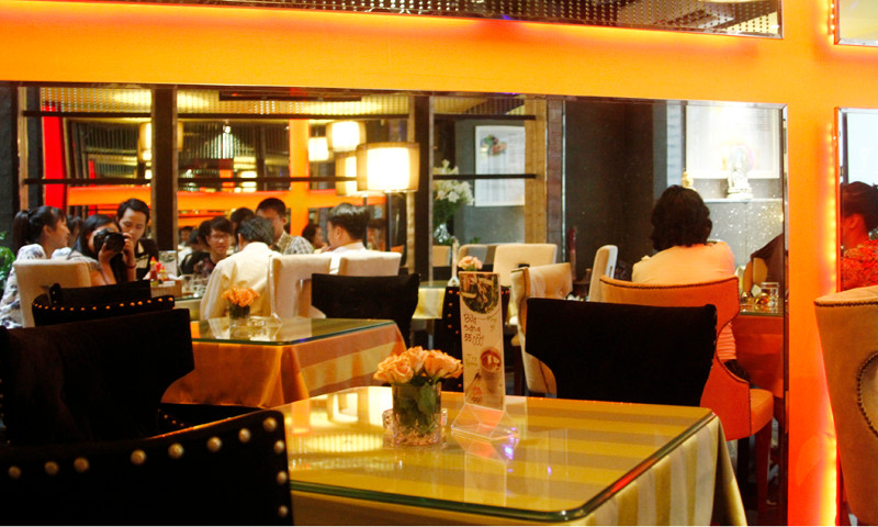 Tầng 1 của quán gắn với cảm giác tiện nghi, hướng ngoại