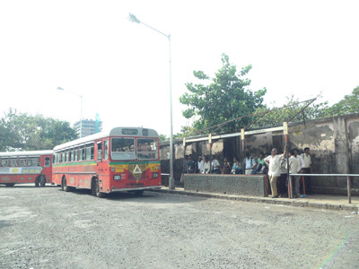 Trạm chờ xe buýt ở Mumbai . Ảnh: Khánh Huyền Trạm chờ xe buýt ở Mumbai