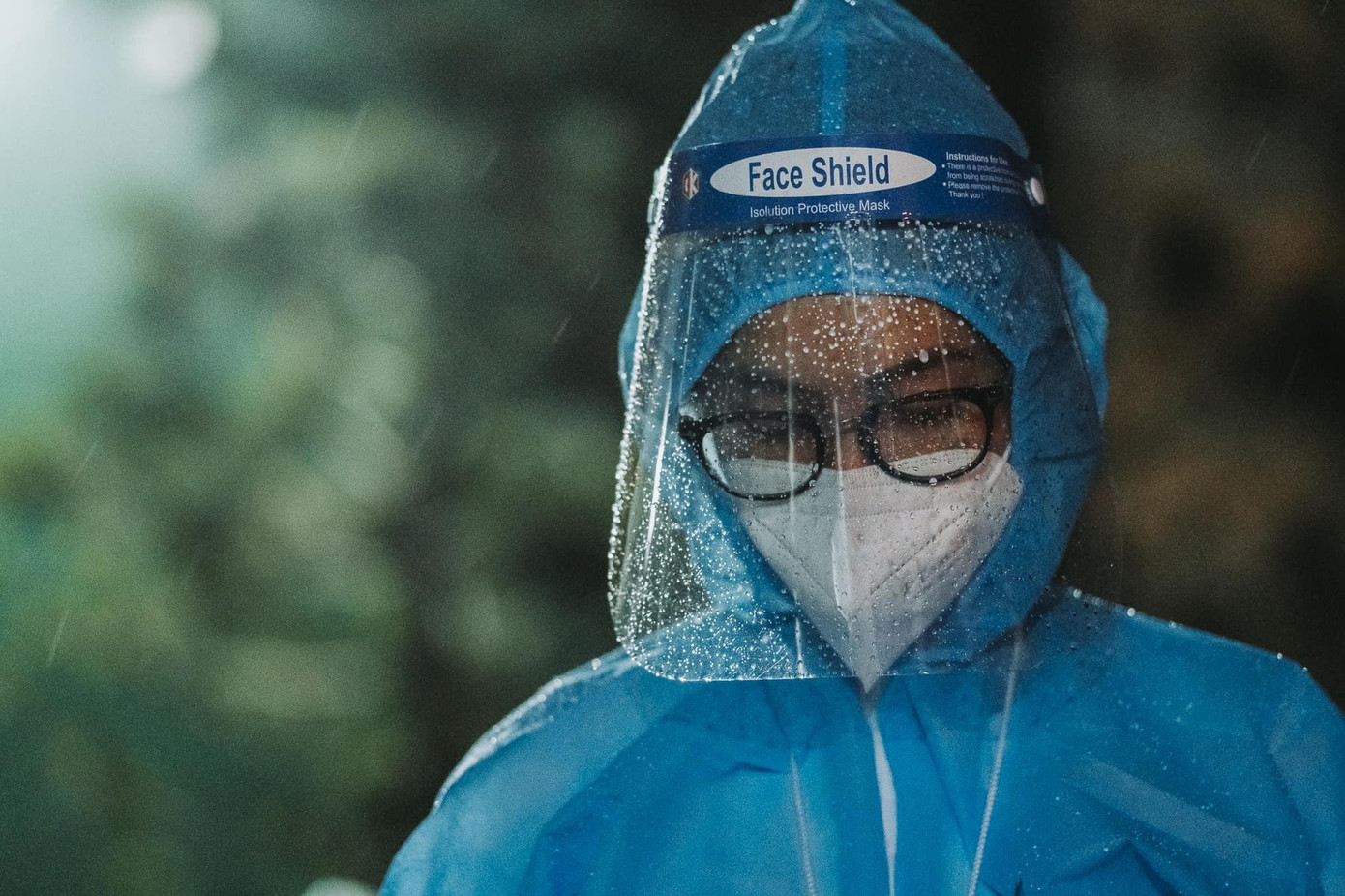 Á hậu Hoàng My tiếp tục công việc hỗ trợ y bác sĩ tại TP. HCM trong công tác phòng chống dịch COVID-19.