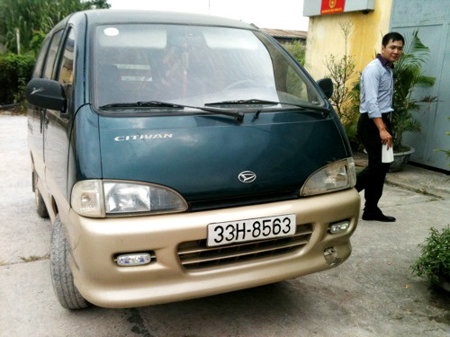 Chiếc xe chở hàng lậu tại Công an quận Hoàng Mai