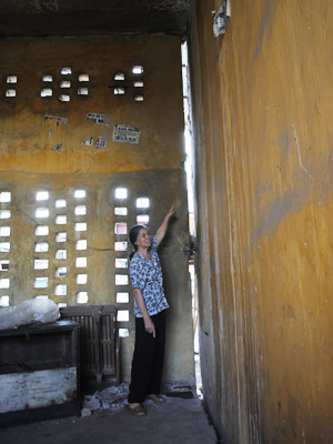 Cầu thang nhà E6 Thành Công có nguy cơ đổ sập