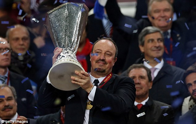 Benitez và chiếc úp an ủi của Chelsea