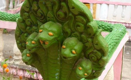 Rắn thần Naga chín đầu linh thiêng của người Khmer