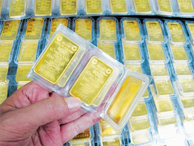 Giá vàng trong nước đang cao hơn giá thế giới từ 400.000 - 500.000đ/lượng. Ảnh: Đ.N.Thạch. Giá vàng trong nước đang cao hơn giá thế giới từ 400.000 - 500.000đ/lượng. Ảnh: Đ.N.Thạch