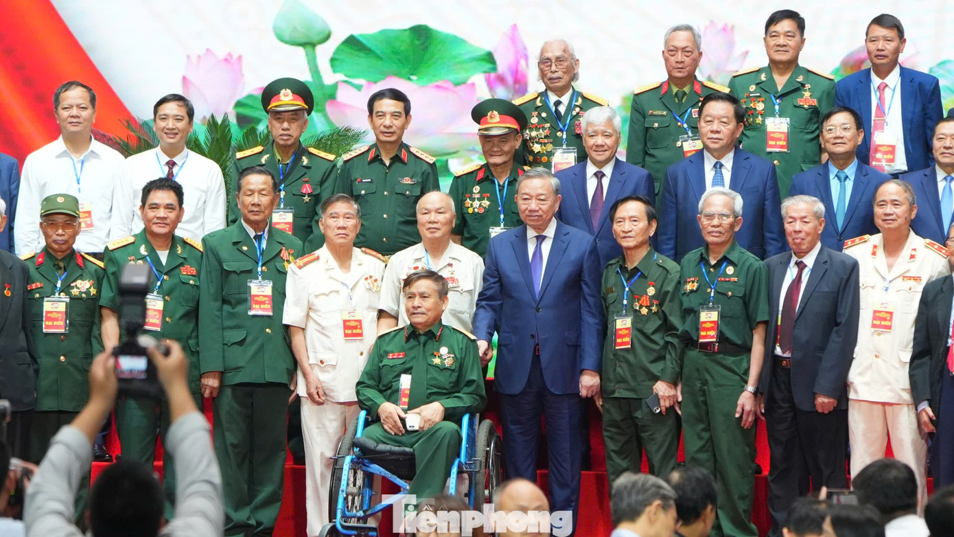 Tổng Bí thư Tô Lâm gặp mặt cán bộ lão thành cách mạng, người có công, gia đình chính sách nhân dịp kỷ niệm 50 năm ngày Giải phóng miền Nam, thống nhất đất nước (30/4/1975 - 30/4/2025) tại Hà Nội ngày 15/4.