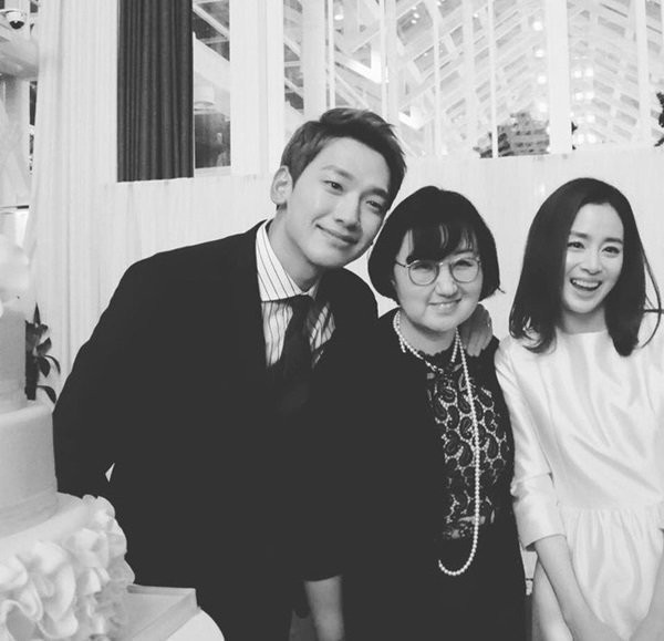 Ảnh cưới màu chưa từng tiết lộ của Kim Tae Hee - Bi Rain ảnh 4