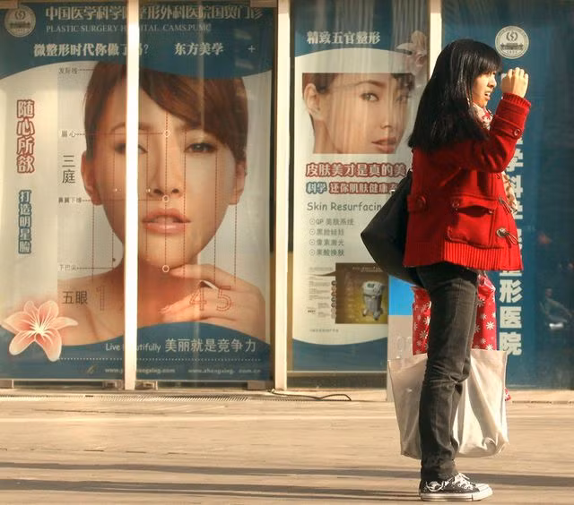 Giới trẻ Trung Quốc đua nhau đi thẩm mỹ trước khi vào đại học ảnh 3