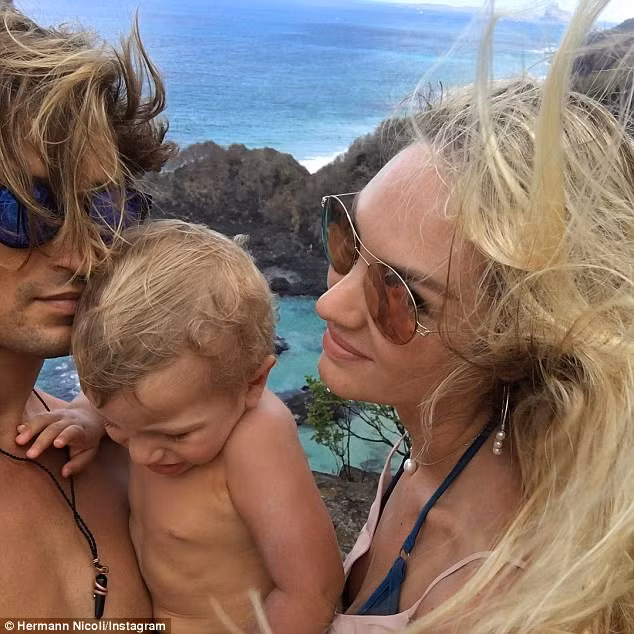 Candice Swanepoel diện bikini 'đốt cháy' nắng hè ở Kenya ảnh 9