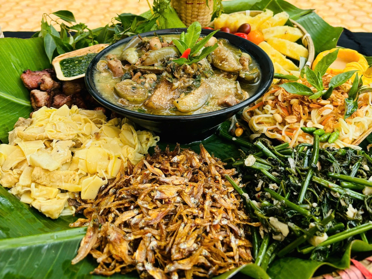 Sản phẩm của các đội tham dự.