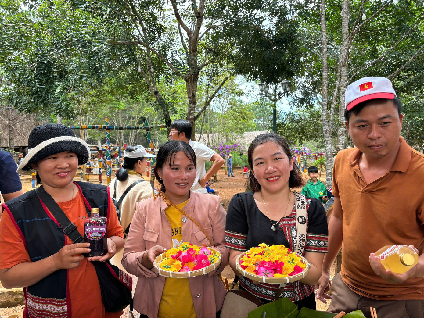 Du khách được thưởng thức các món ăn hoàn toàn miễn phí.