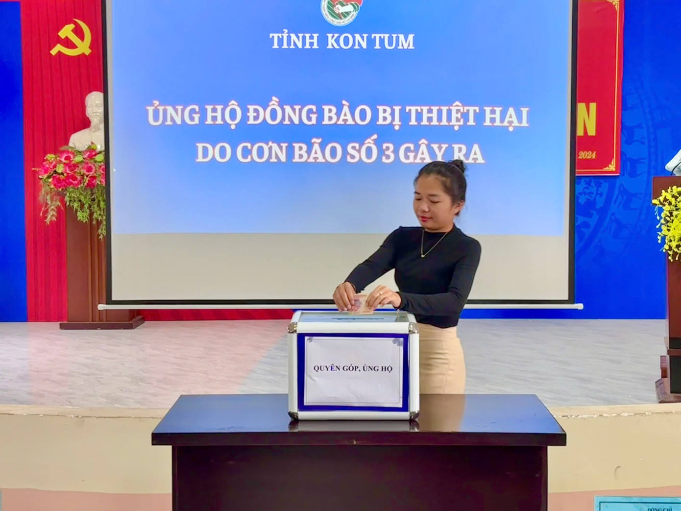 33.000 đoàn viên trên địa bàn tỉnh quyên góp giúp người dân khắc phục hậu quả bão, lũ 33.000 đoàn viên trên địa bàn tỉnh quyên góp giúp người dân khắc phục hậu quả bão, lũ