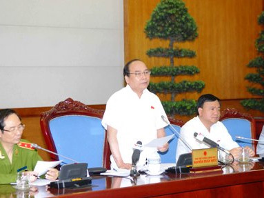 Phó Thủ tướng Nguyễn Xuân Phúc nghiêm khắc phê bình 9 tỉnh để tai nạn giao thông tăng. Ảnh VGP/Lê Sơn