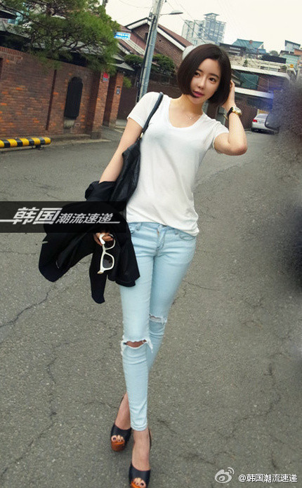 Cặp đôi chưa bao giờ lỗi mốt - quần jeans + áo sơ mi. Quần jeans - áo pull đem lại cho bạn vẻ năng động trẻ trung.