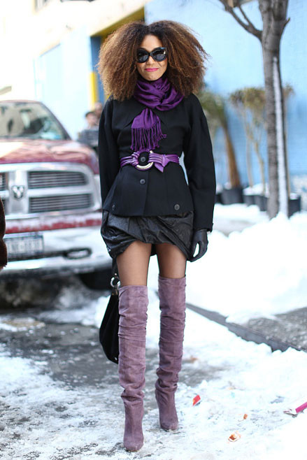 Nhưng đôi khi, hãy quên đi cái lạnh để dành trọn tình yêu với thời trang boots cao cổ