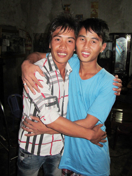 Gặp lại bạn bè ở quê