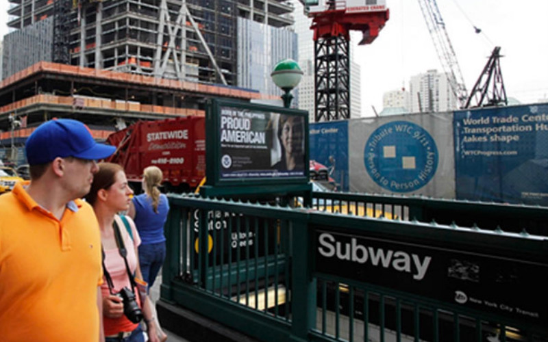 Đường ray tàu điện ngầm ở Courtlandt cạnh Trung tâm Thương mại thế giới ngày ấy và bây giờ. Đường ray tàu điện ngầm ở Courtlandt