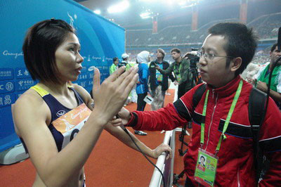 Vũ Thị Hương trả lời phỏng vấn sau khi đoạt HCB - Ảnh: Quang Huy/Thanh Niên