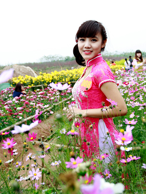 Những nữ chiến sĩ tương lai thướt tha hơn trong những chiếc áo dài