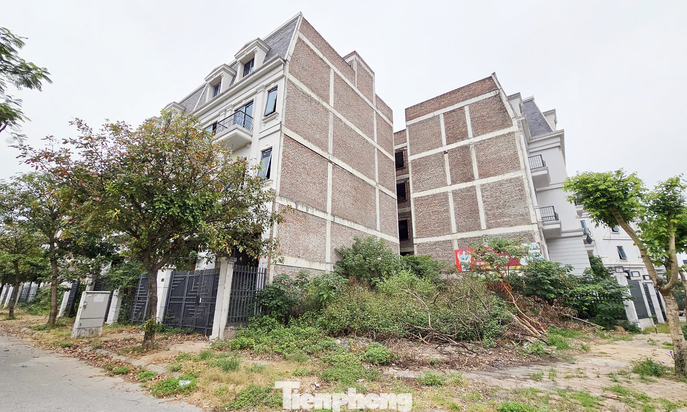 “Như vậy, cơ sở nhà đất tại 53 thị trấn Đông Anh do Công ty TNHH MTV Ô tô 1/5 quản lý, sử dụng đã chuyển nhượng tài sản không qua đấu giá, chuyển mục đích sử dụng đất khi chưa có ý kiến của cấp có thẩm quyền; Bộ GTVT thống nhất phương án di dời chưa đúng với sự hướng dẫn của Bộ Tài chính; UBND TP Hà Nội thu hồi đất, giao đất, xác định tiền sử dụng đất chưa đúng theo quy định” Kết luận thanh tra chỉ rõ. “Như vậy, cơ sở nhà đất tại 53 thị trấn Đông Anh do Công ty TNHH MTV Ô tô 1/5 quản lý, sử dụng đã chuyển nhượng tài sản không qua đấu giá, chuyển mục đích sử dụng đất khi chưa có ý kiến của cấp có thẩm quyền; Bộ GTVT thống nhất phương án di dời chưa đúng với sự hướng dẫn của Bộ Tài chính; UBND TP Hà Nội thu hồi đất, giao đất, xác định tiền sử dụng đất chưa đúng theo quy định” Kết luận thanh tra chỉ rõ.