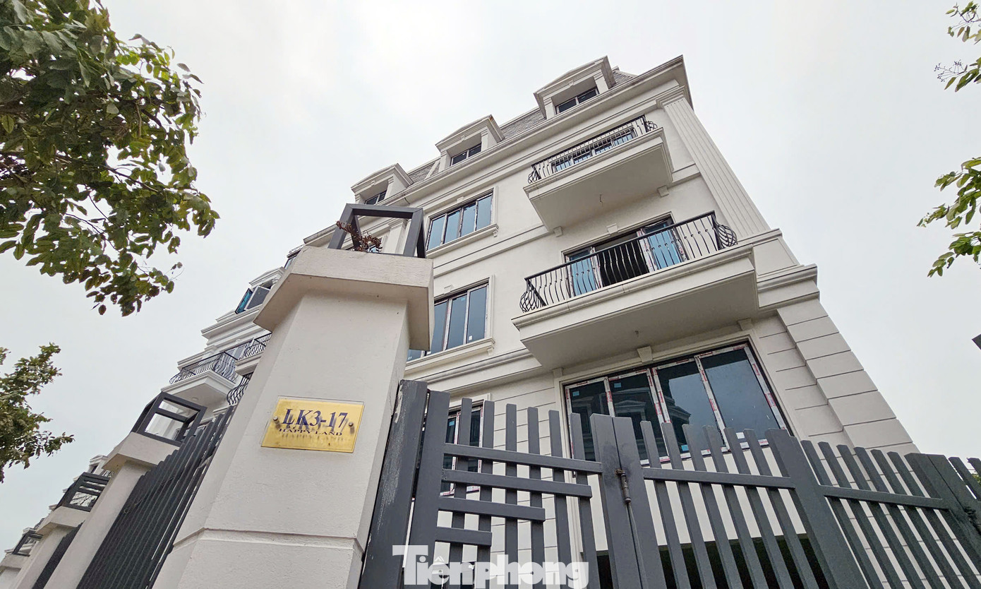 Theo khảo sát, những căn liền kề tại dự án Happy Land Đông Anh đang được rao bán với giá từ 75-90 triệu đồng/m2 tùy vị trí. Theo khảo sát, những căn liền kề tại dự án Happy Land Đông Anh đang được rao bán với giá từ 75-90 triệu đồng/m2 tùy vị trí.