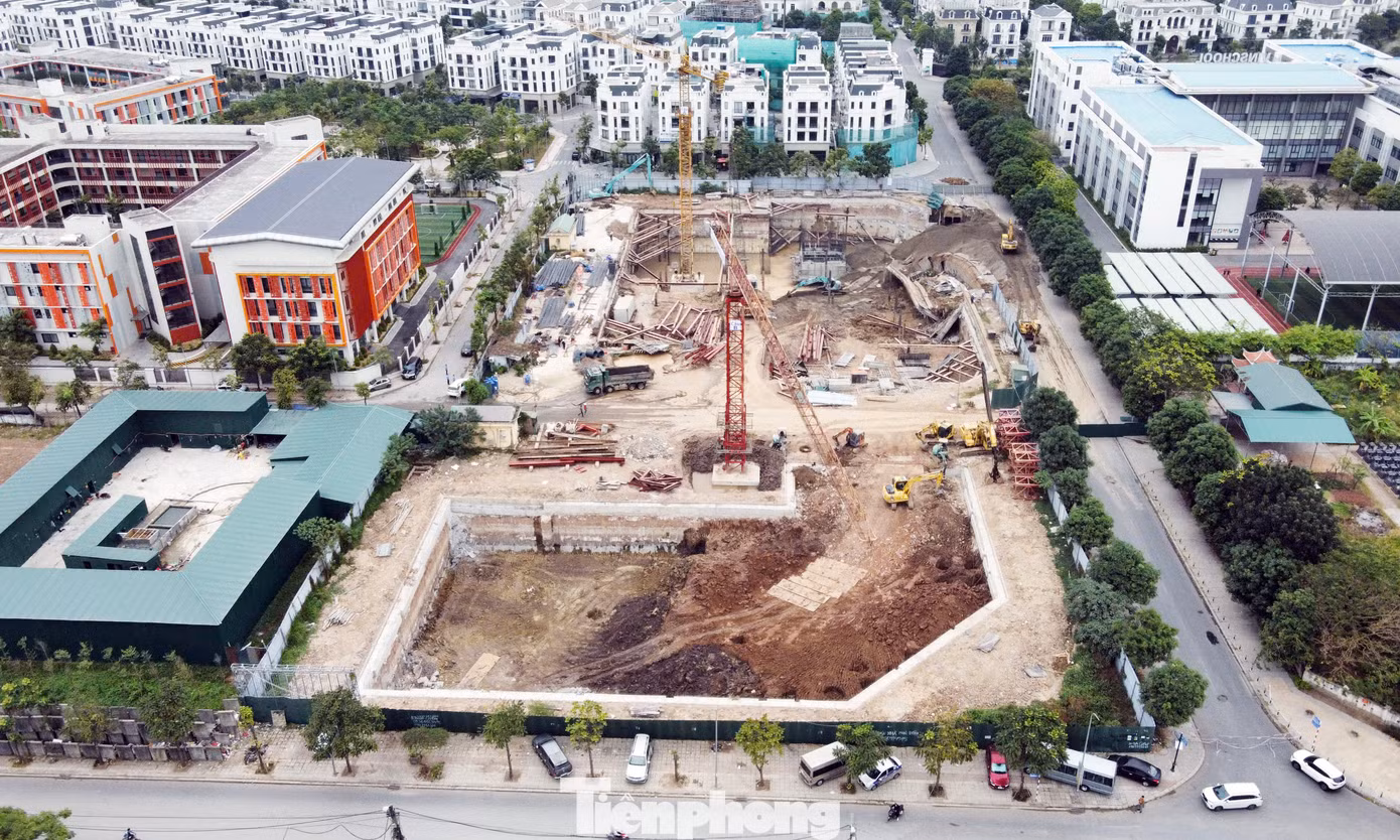 Dự án chung cư Ruby Riverside có vị trí đắc địa trên đường Nguyễn Lam và phố Mai Phúc, nằm cạnh khu đô thị cao cấp. Dự án chung cư Ruby Riverside có vị trí đắc địa trên đường Nguyễn Lam và phố Mai Phúc, nằm cạnh khu đô thị cao cấp.