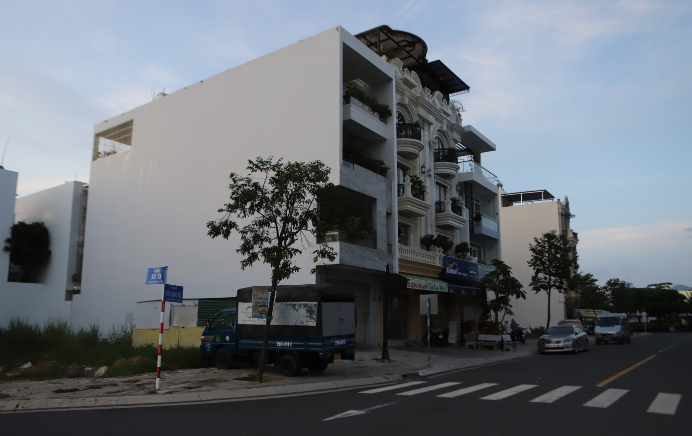 Nhiều người dân mua nhà ở KĐTM Lê Hồng Phong II chưa được cấp sổ đỏ. Nhiều người dân mua nhà ở KĐTM Lê Hồng Phong II chưa được cấp sổ đỏ.